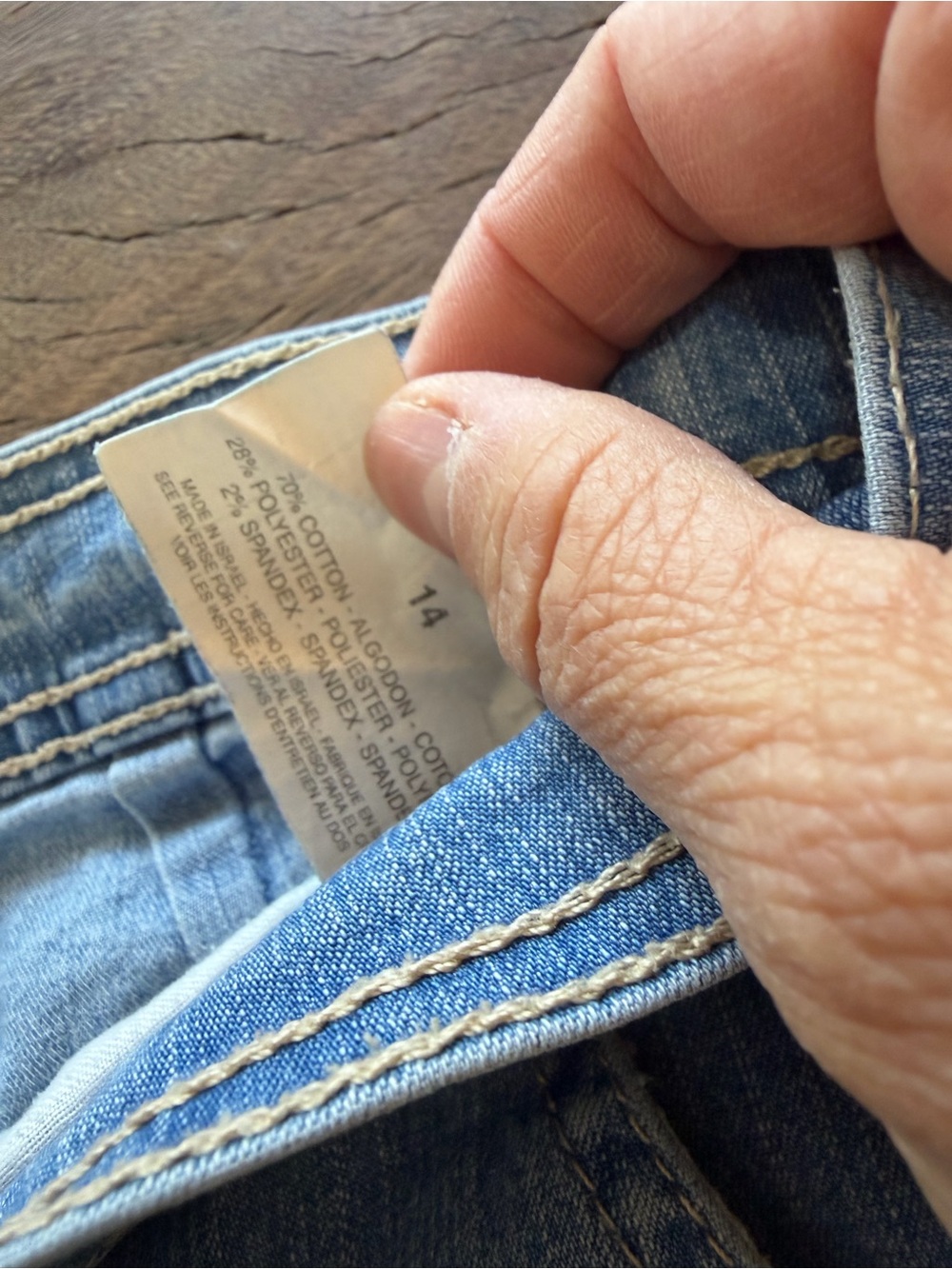 Gloria Vanderbilt Light Wash Denim Crop Pants - Picture 4 of 5